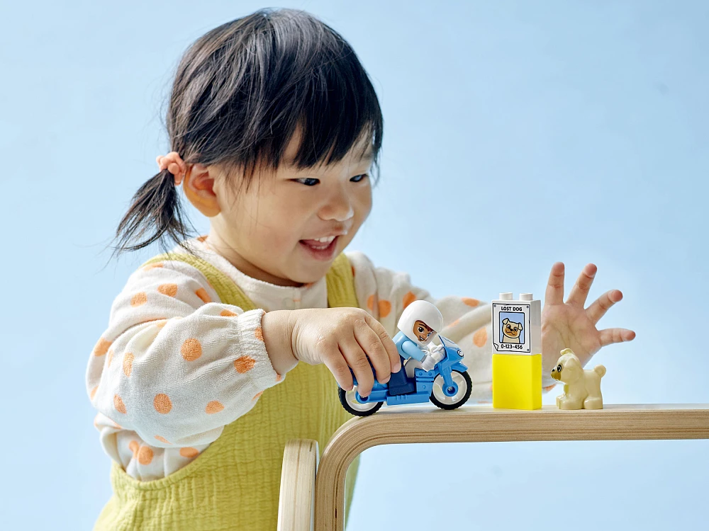 Конструктор LEGO DUPLO Полицейский мотоцикл [10967]