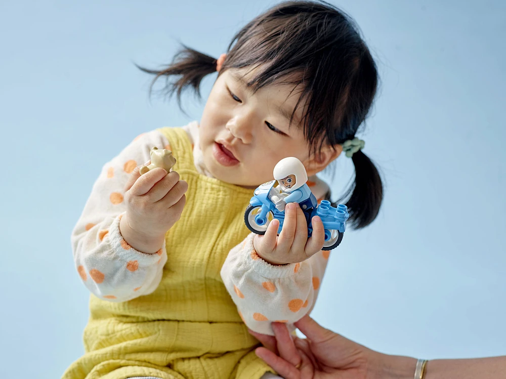 Конструктор LEGO DUPLO Полицейский мотоцикл [10967]